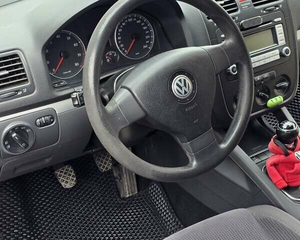 Серый Фольксваген Гольф, объемом двигателя 1.4 л и пробегом 261 тыс. км за 4999 $, фото 33 на Automoto.ua