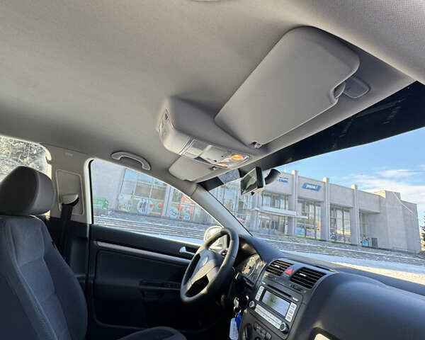 Сірий Фольксваген Гольф, об'ємом двигуна 1.6 л та пробігом 181 тис. км за 5900 $, фото 32 на Automoto.ua