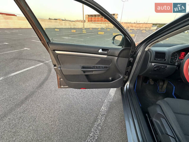 Сірий Фольксваген Гольф, об'ємом двигуна 1.39 л та пробігом 254 тис. км за 5200 $, фото 46 на Automoto.ua