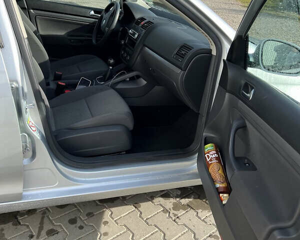 Серый Фольксваген Гольф, объемом двигателя 1.6 л и пробегом 211 тыс. км за 6300 $, фото 6 на Automoto.ua