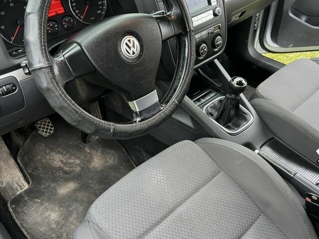 Сірий Фольксваген Гольф, об'ємом двигуна 2 л та пробігом 350 тис. км за 5150 $, фото 4 на Automoto.ua