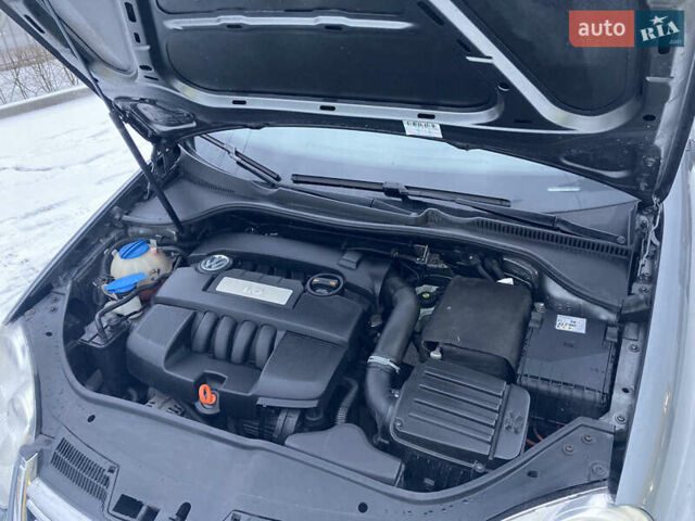 Серый Фольксваген Гольф, объемом двигателя 1.6 л и пробегом 248 тыс. км за 6350 $, фото 6 на Automoto.ua