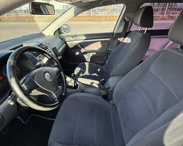 Серый Фольксваген Гольф, объемом двигателя 1.6 л и пробегом 258 тыс. км за 6800 $, фото 21 на Automoto.ua