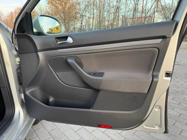 Серый Фольксваген Гольф, объемом двигателя 1.6 л и пробегом 193 тыс. км за 6450 $, фото 19 на Automoto.ua