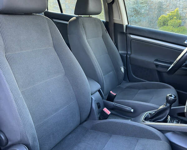 Серый Фольксваген Гольф, объемом двигателя 1.9 л и пробегом 233 тыс. км за 5099 $, фото 19 на Automoto.ua