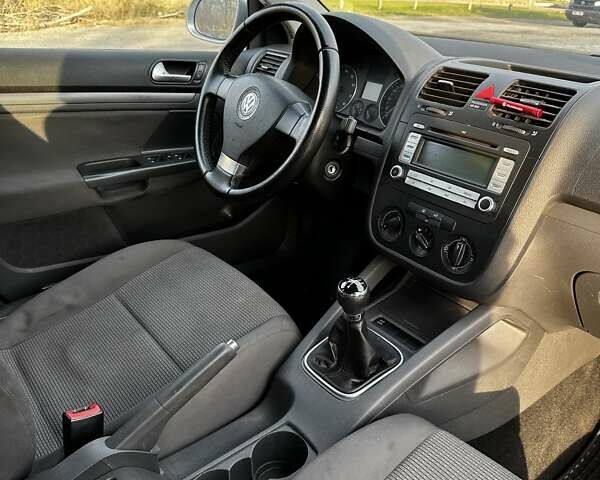 Сірий Фольксваген Гольф, об'ємом двигуна 1.6 л та пробігом 221 тис. км за 5500 $, фото 23 на Automoto.ua