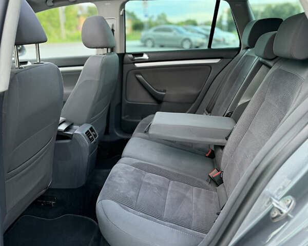 Сірий Фольксваген Гольф, об'ємом двигуна 0 л та пробігом 242 тис. км за 6700 $, фото 35 на Automoto.ua