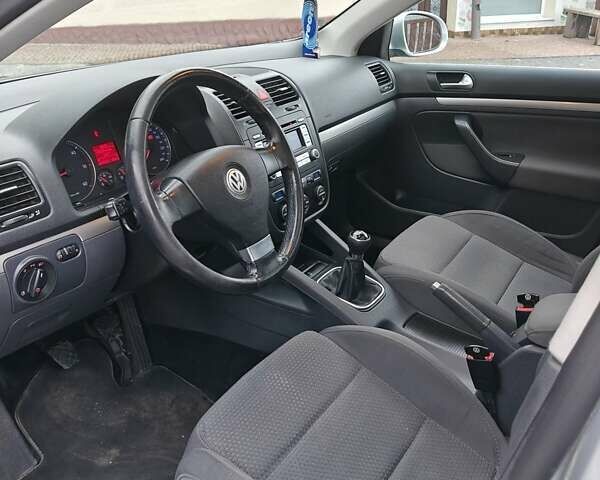 Серый Фольксваген Гольф, объемом двигателя 2 л и пробегом 350 тыс. км за 5999 $, фото 41 на Automoto.ua