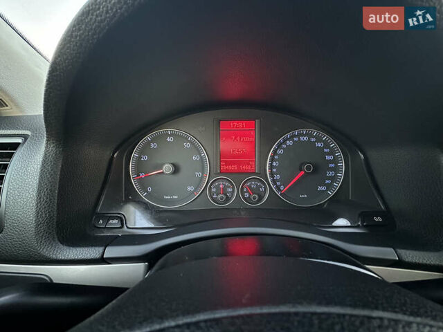 Сірий Фольксваген Гольф, об'ємом двигуна 1.39 л та пробігом 254 тис. км за 5200 $, фото 22 на Automoto.ua