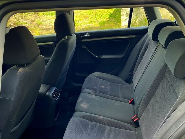 Серый Фольксваген Гольф, объемом двигателя 1.6 л и пробегом 227 тыс. км за 5300 $, фото 1 на Automoto.ua