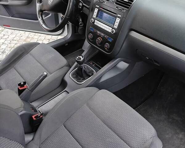 Серый Фольксваген Гольф, объемом двигателя 2 л и пробегом 350 тыс. км за 5999 $, фото 44 на Automoto.ua