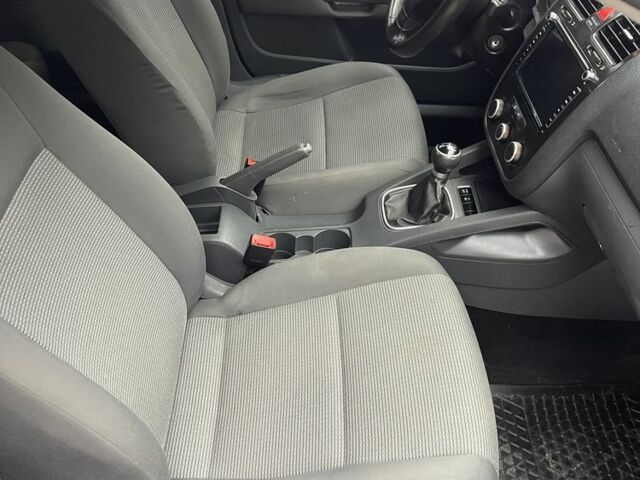 Серый Фольксваген Гольф, объемом двигателя 1.6 л и пробегом 240 тыс. км за 3950 $, фото 5 на Automoto.ua