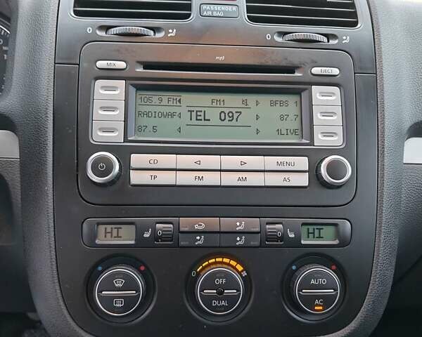 Серый Фольксваген Гольф, объемом двигателя 2 л и пробегом 350 тыс. км за 5999 $, фото 64 на Automoto.ua