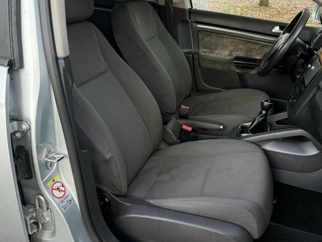 Сірий Фольксваген Гольф, об'ємом двигуна 1.9 л та пробігом 270 тис. км за 4700 $, фото 22 на Automoto.ua