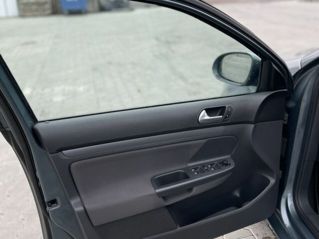 Сірий Фольксваген Гольф, об'ємом двигуна 1.6 л та пробігом 189 тис. км за 7688 $, фото 6 на Automoto.ua