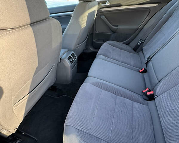 Сірий Фольксваген Гольф, об'ємом двигуна 1.6 л та пробігом 181 тис. км за 5900 $, фото 20 на Automoto.ua