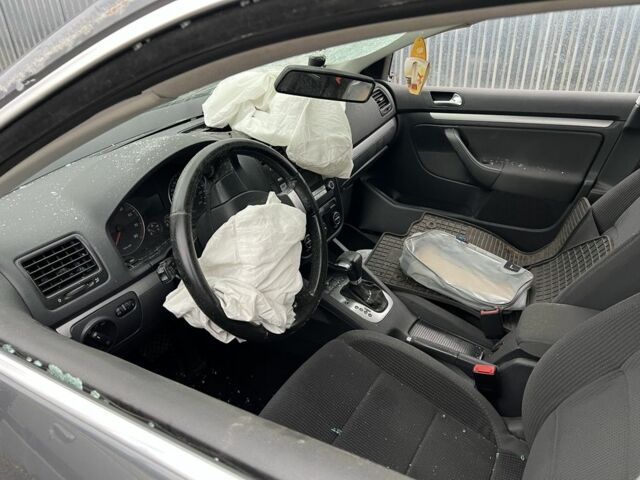 Сірий Фольксваген Гольф, об'ємом двигуна 1.4 л та пробігом 185 тис. км за 2500 $, фото 7 на Automoto.ua