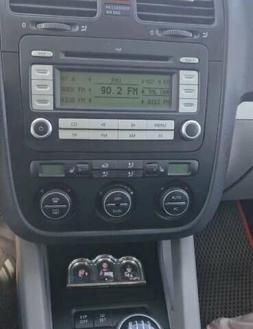 Серый Фольксваген Гольф, объемом двигателя 1.4 л и пробегом 260 тыс. км за 5700 $, фото 3 на Automoto.ua