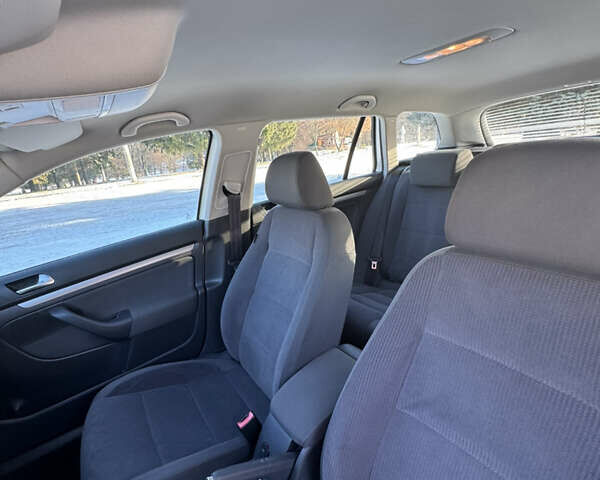 Сірий Фольксваген Гольф, об'ємом двигуна 1.6 л та пробігом 181 тис. км за 5900 $, фото 17 на Automoto.ua