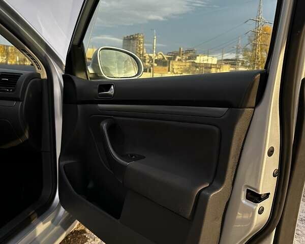 Сірий Фольксваген Гольф, об'ємом двигуна 1.6 л та пробігом 221 тис. км за 5500 $, фото 24 на Automoto.ua