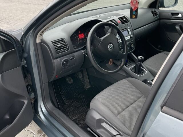 Сірий Фольксваген Гольф, об'ємом двигуна 1.6 л та пробігом 189 тис. км за 7688 $, фото 7 на Automoto.ua