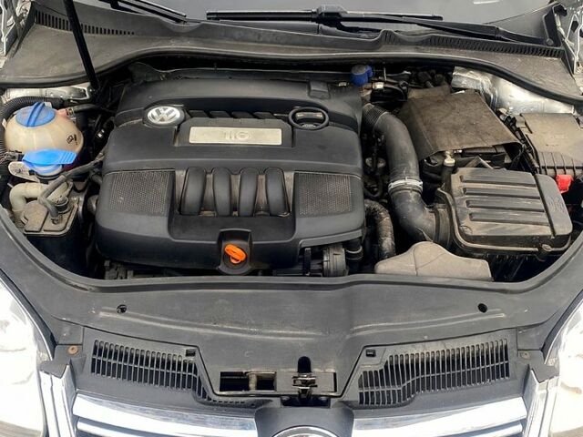 Сірий Фольксваген Гольф, об'ємом двигуна 1.6 л та пробігом 228 тис. км за 7000 $, фото 5 на Automoto.ua