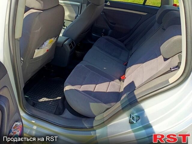 Серый Фольксваген Гольф, объемом двигателя 1.6 л и пробегом 296 тыс. км за 6000 $, фото 3 на Automoto.ua