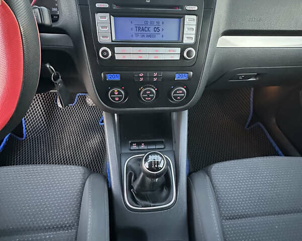 Сірий Фольксваген Гольф, об'ємом двигуна 1.39 л та пробігом 254 тис. км за 5200 $, фото 51 на Automoto.ua