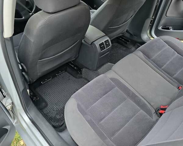 Серый Фольксваген Гольф, объемом двигателя 1.4 л и пробегом 261 тыс. км за 4999 $, фото 28 на Automoto.ua