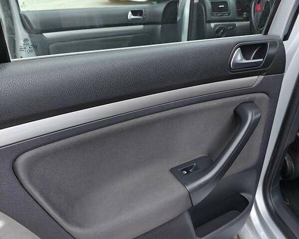 Серый Фольксваген Гольф, объемом двигателя 2 л и пробегом 350 тыс. км за 5999 $, фото 52 на Automoto.ua