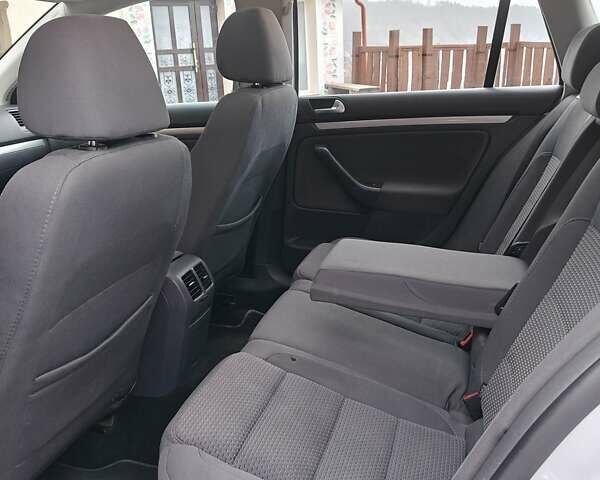 Серый Фольксваген Гольф, объемом двигателя 2 л и пробегом 350 тыс. км за 5999 $, фото 37 на Automoto.ua