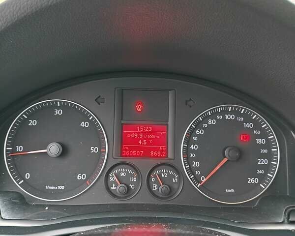 Серый Фольксваген Гольф, объемом двигателя 2 л и пробегом 350 тыс. км за 5999 $, фото 63 на Automoto.ua