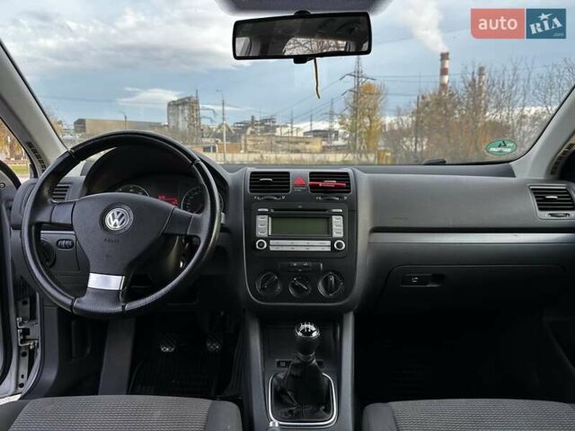 Сірий Фольксваген Гольф, об'ємом двигуна 1.6 л та пробігом 221 тис. км за 5500 $, фото 11 на Automoto.ua