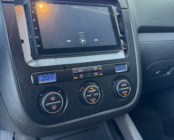 Серый Фольксваген Гольф, объемом двигателя 1.6 л и пробегом 242 тыс. км за 4900 $, фото 19 на Automoto.ua