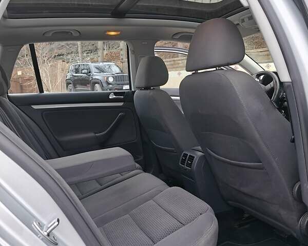 Серый Фольксваген Гольф, объемом двигателя 2 л и пробегом 350 тыс. км за 5999 $, фото 65 на Automoto.ua