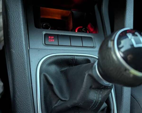 Серый Фольксваген Гольф, объемом двигателя 1.6 л и пробегом 156 тыс. км за 5999 $, фото 42 на Automoto.ua