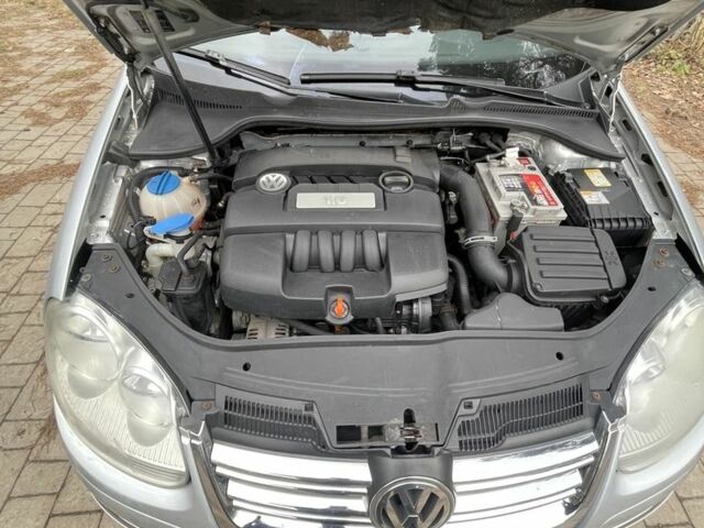 Серый Фольксваген Гольф, объемом двигателя 1.6 л и пробегом 240 тыс. км за 3950 $, фото 6 на Automoto.ua