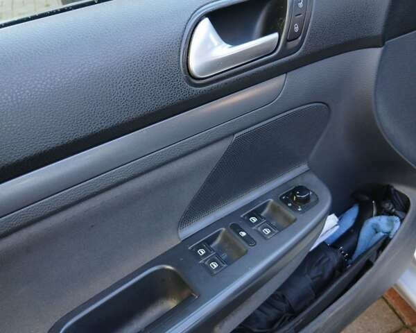 Серый Фольксваген Гольф, объемом двигателя 1.9 л и пробегом 275 тыс. км за 5500 $, фото 14 на Automoto.ua