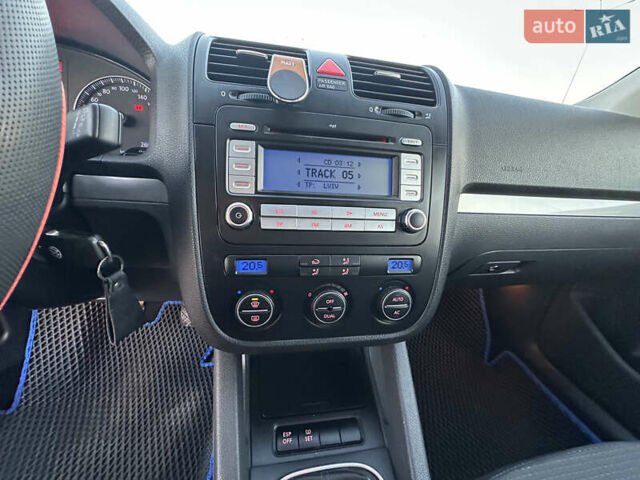 Сірий Фольксваген Гольф, об'ємом двигуна 1.39 л та пробігом 254 тис. км за 5200 $, фото 21 на Automoto.ua