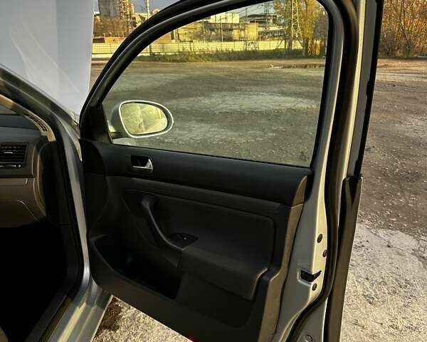 Сірий Фольксваген Гольф, об'ємом двигуна 1.6 л та пробігом 221 тис. км за 5500 $, фото 19 на Automoto.ua