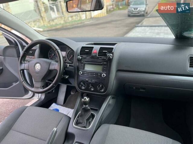 Серый Фольксваген Гольф, объемом двигателя 1.6 л и пробегом 198 тыс. км за 6899 $, фото 45 на Automoto.ua
