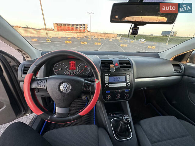 Сірий Фольксваген Гольф, об'ємом двигуна 1.39 л та пробігом 254 тис. км за 5200 $, фото 20 на Automoto.ua