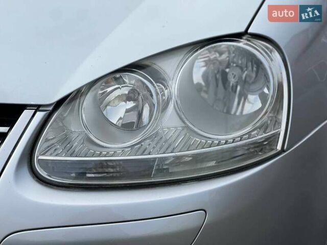 Серый Фольксваген Гольф, объемом двигателя 1.6 л и пробегом 198 тыс. км за 6899 $, фото 17 на Automoto.ua