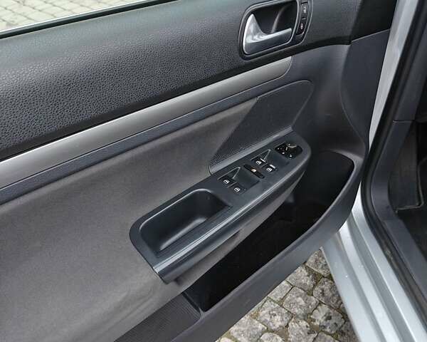 Серый Фольксваген Гольф, объемом двигателя 2 л и пробегом 350 тыс. км за 5500 $, фото 30 на Automoto.ua