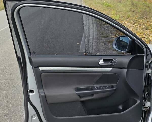 Серый Фольксваген Гольф, объемом двигателя 1.4 л и пробегом 261 тыс. км за 4999 $, фото 24 на Automoto.ua