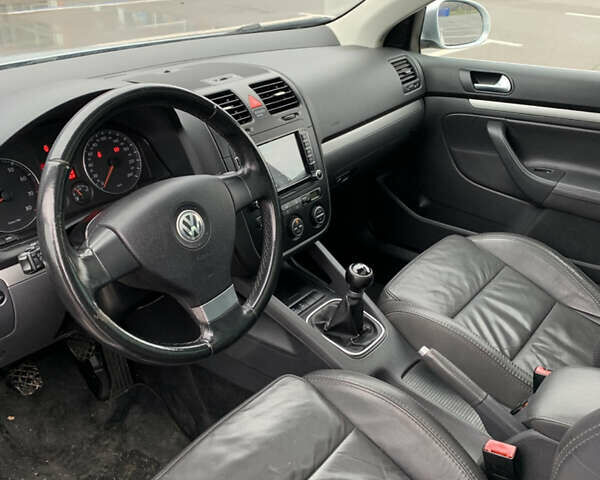 Серый Фольксваген Гольф, объемом двигателя 1.4 л и пробегом 243 тыс. км за 4600 $, фото 4 на Automoto.ua