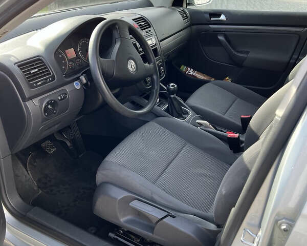 Серый Фольксваген Гольф, объемом двигателя 1.6 л и пробегом 211 тыс. км за 6300 $, фото 8 на Automoto.ua