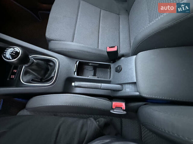 Сірий Фольксваген Гольф, об'ємом двигуна 1.39 л та пробігом 254 тис. км за 5200 $, фото 28 на Automoto.ua