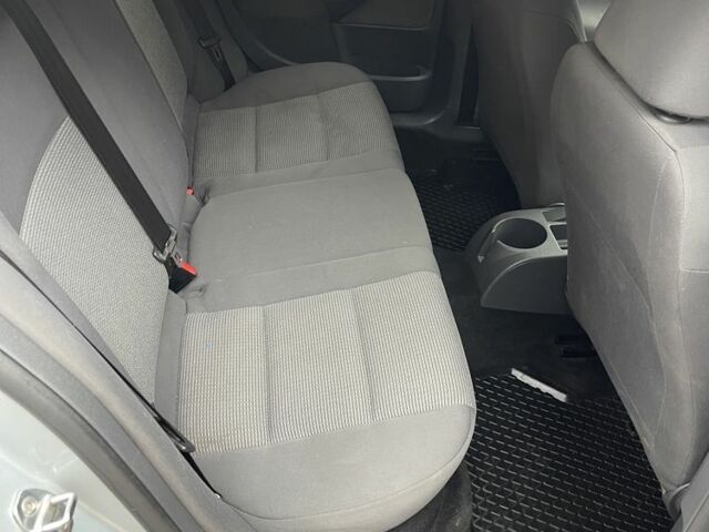 Серый Фольксваген Гольф, объемом двигателя 1.6 л и пробегом 240 тыс. км за 3950 $, фото 4 на Automoto.ua