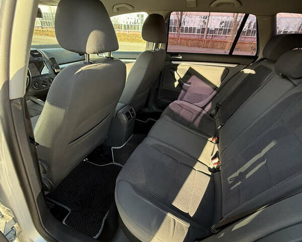 Серый Фольксваген Гольф, объемом двигателя 1.6 л и пробегом 258 тыс. км за 6800 $, фото 20 на Automoto.ua